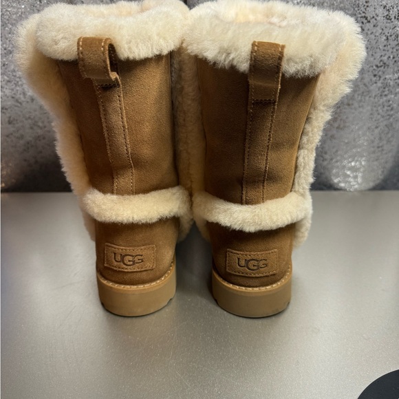 Ugg Boots - Size 7 - Picture 4 of 8